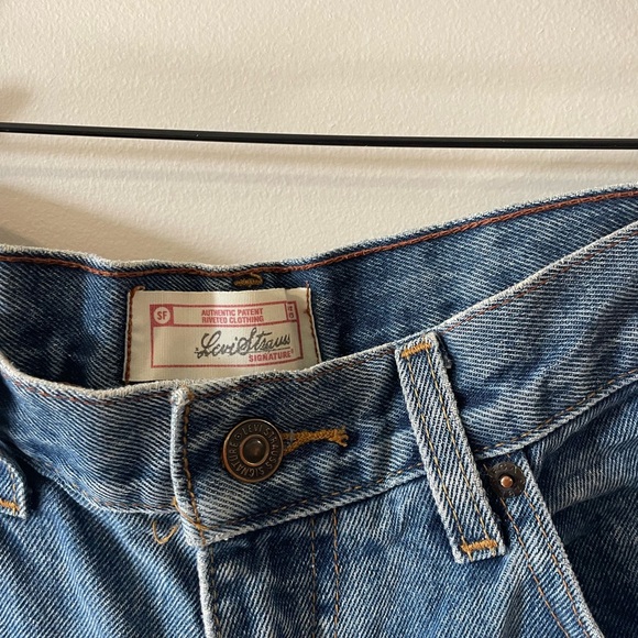 Levi’s shorts - Picture 2 of 3